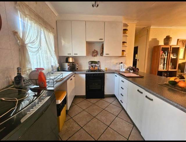 2 BEDROOM TOWNHOUSE FOR SALE IN NORKEM PARK